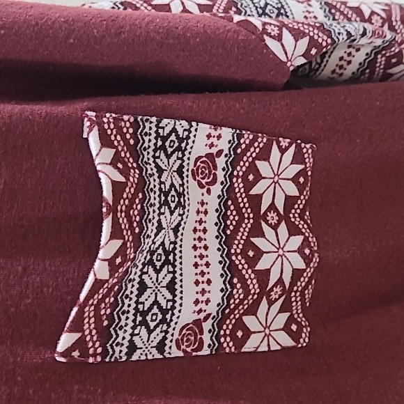 Entro Snowflake & Roses Sweater - Picture 2 of 3